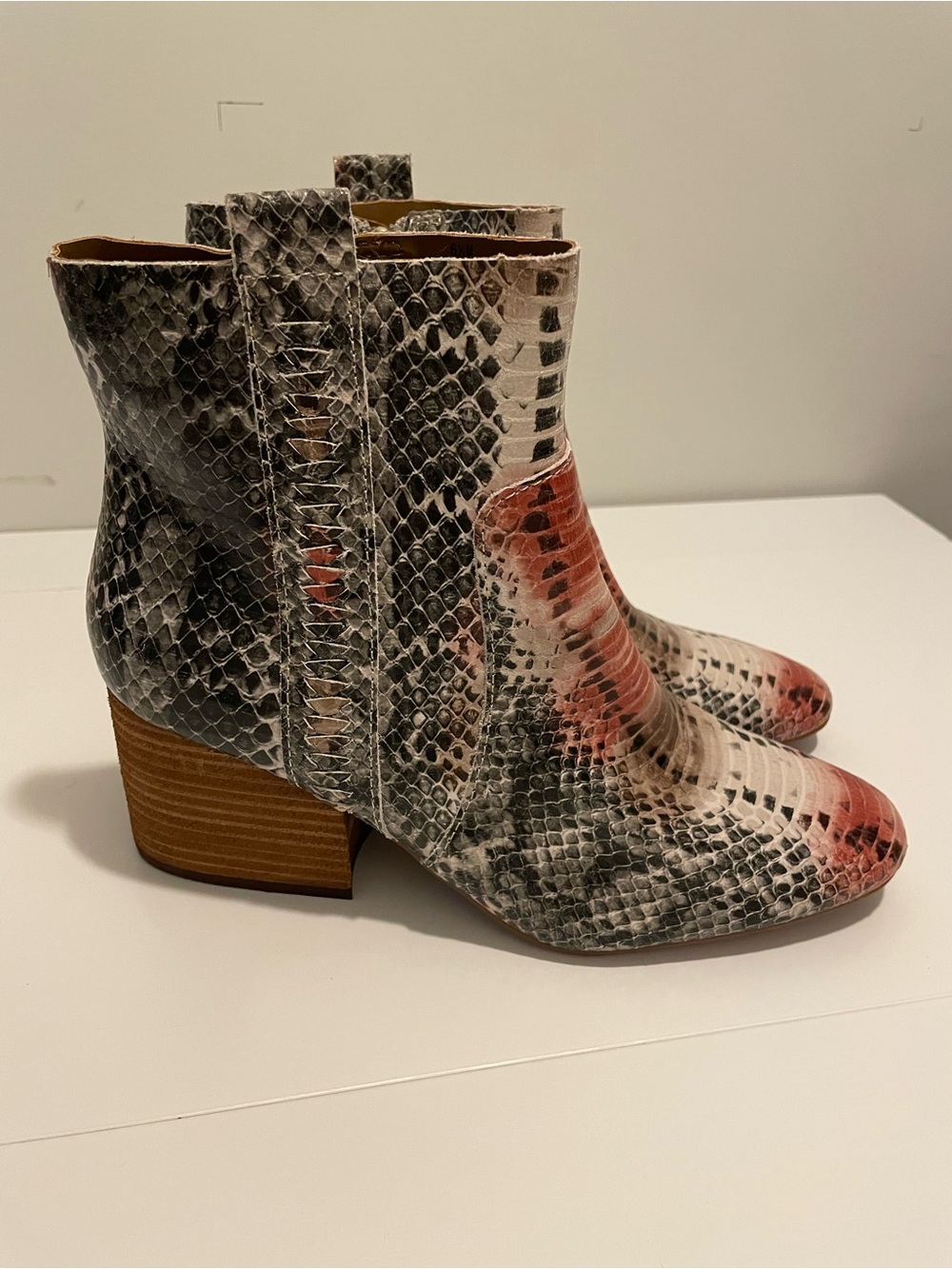 Korks by Kork-Ease Leyland Leland Ankle Boot Snake Print Block Heel NWOT 6.5